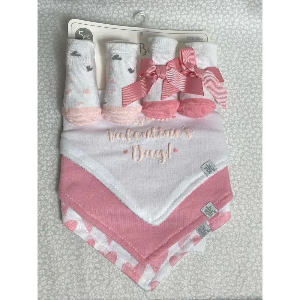 TRUE BABY 0-6 MONTH - 1ST VALENTINES BIB AND SOCK SET